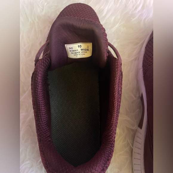 Orthofeet burgundy sneakers size 10 wide - Picture 4 of 7